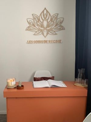 Bureau de consultation de Régine pour séances de réflexologie, Reiki et soins énergétiques